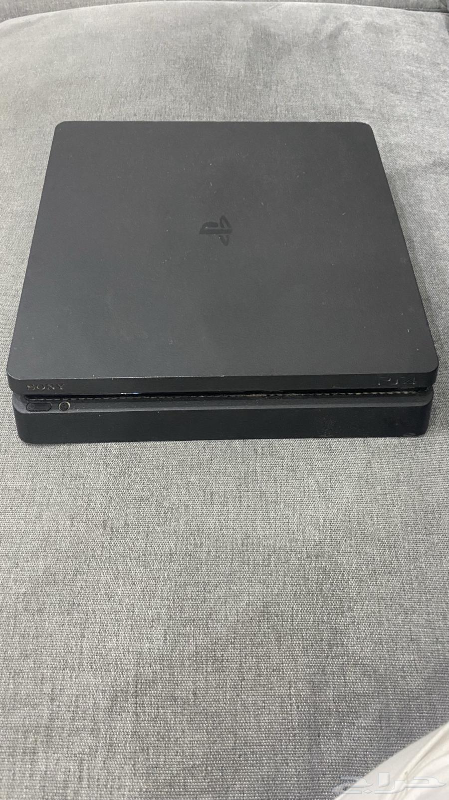 سوني 4 نضيفف جدا مع يدتين كويسه64595709395075110