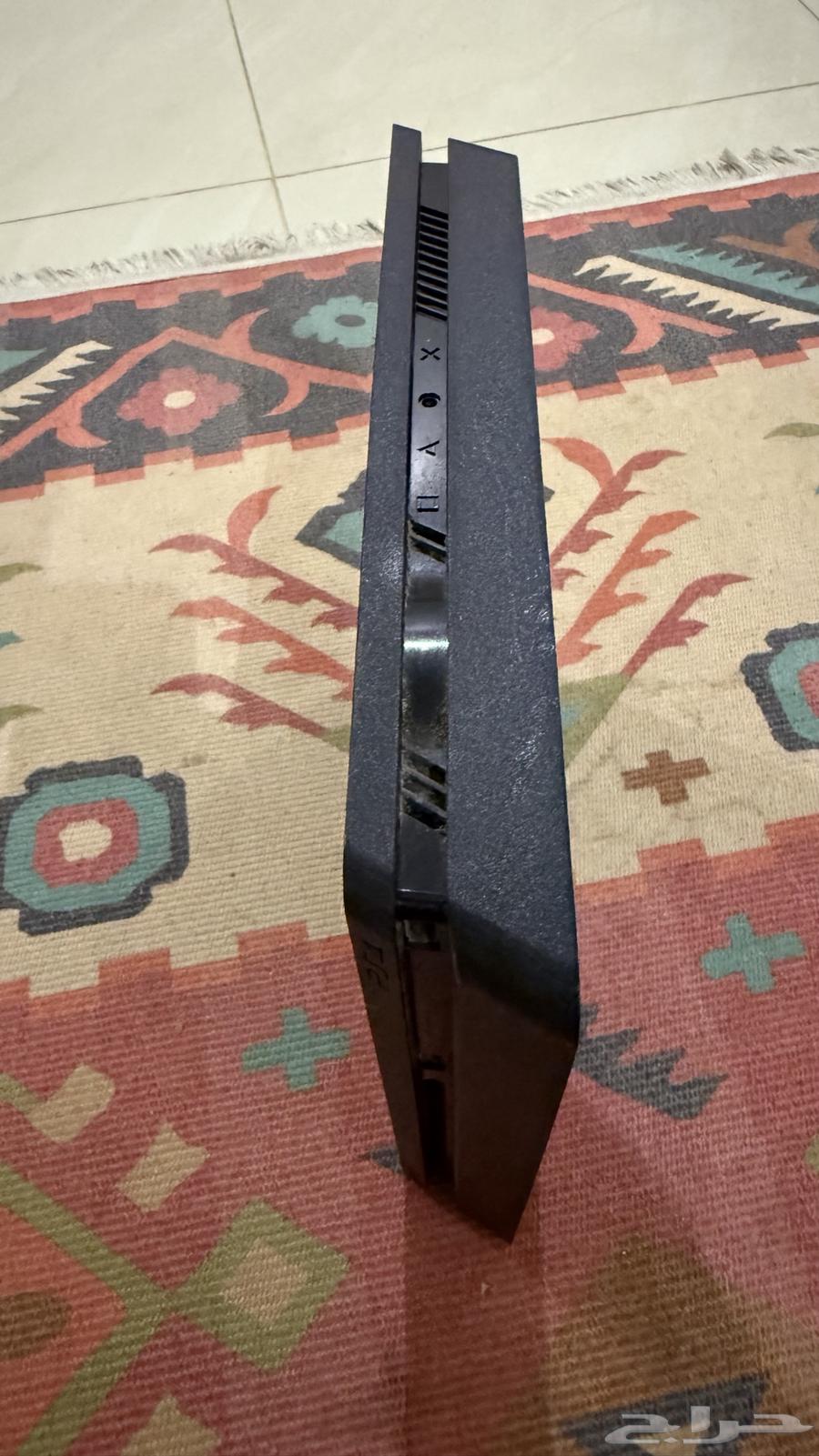 سوني 4 مع يد مستخدم64593974395267111