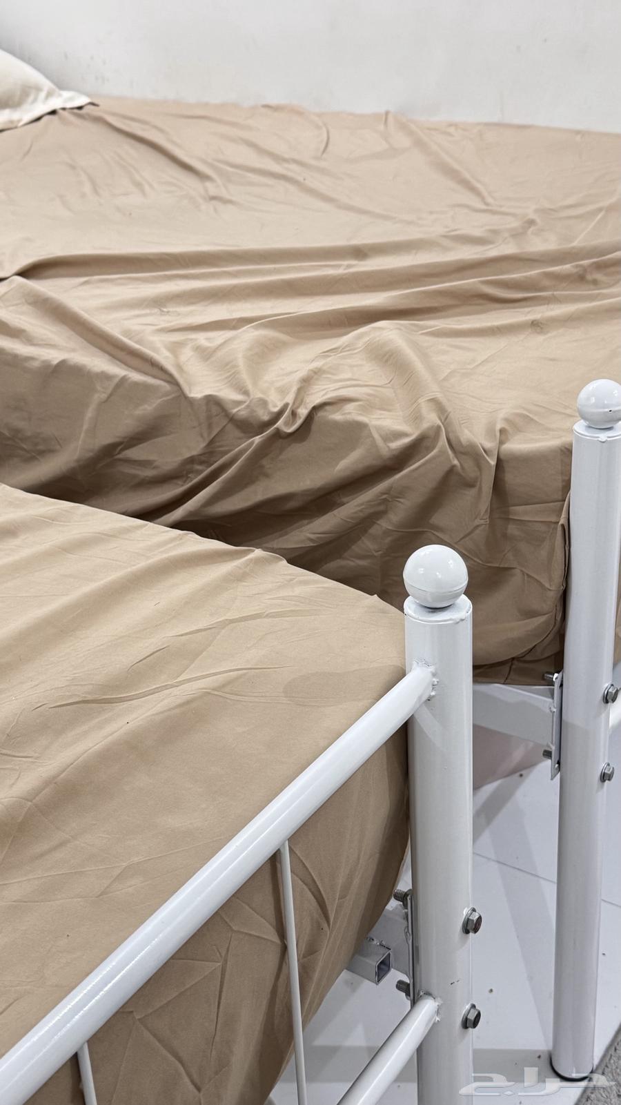 Two excellent double beds with no defects, including mattresses64588273378945114