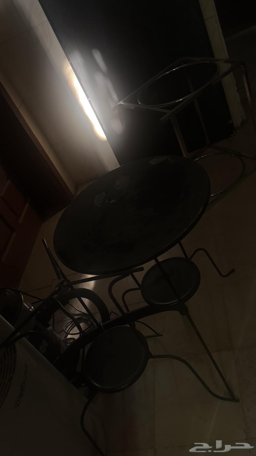 دولاب مطبخ اللمنيوم وطاولات حديد ومكنسة كهربائية ولوحه64592829965442110