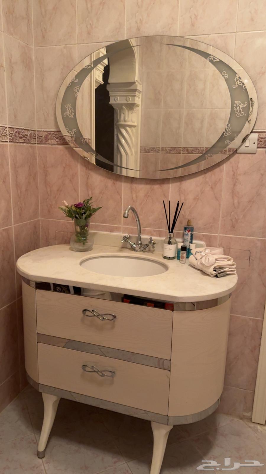 Guest washbasin with mirror64594540690946110