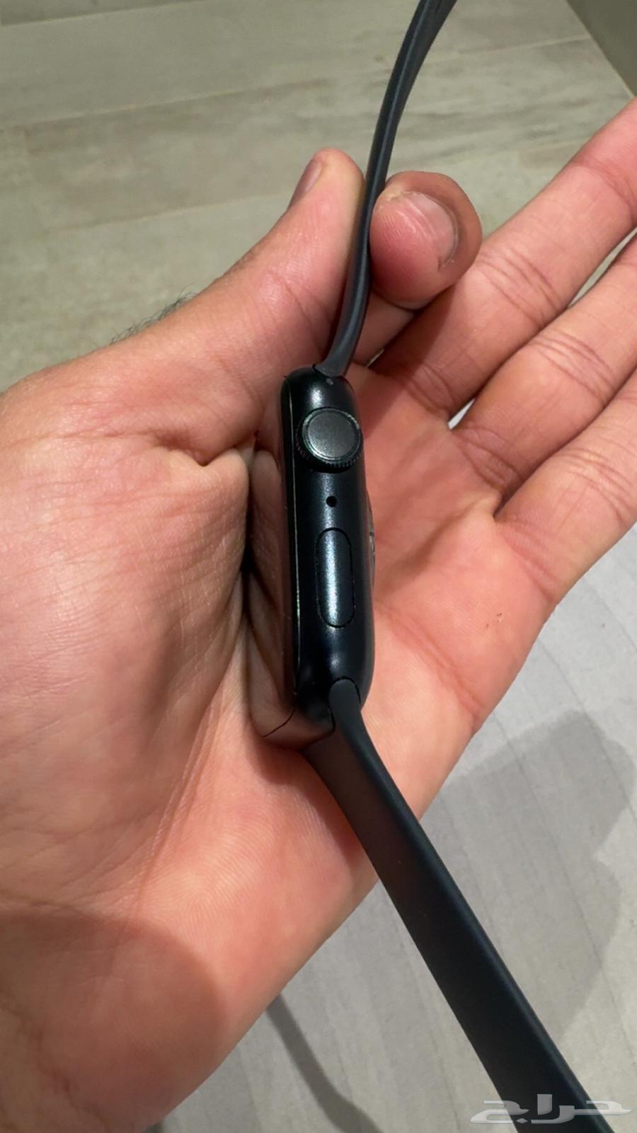 Apple Watch Series 764590359576962112