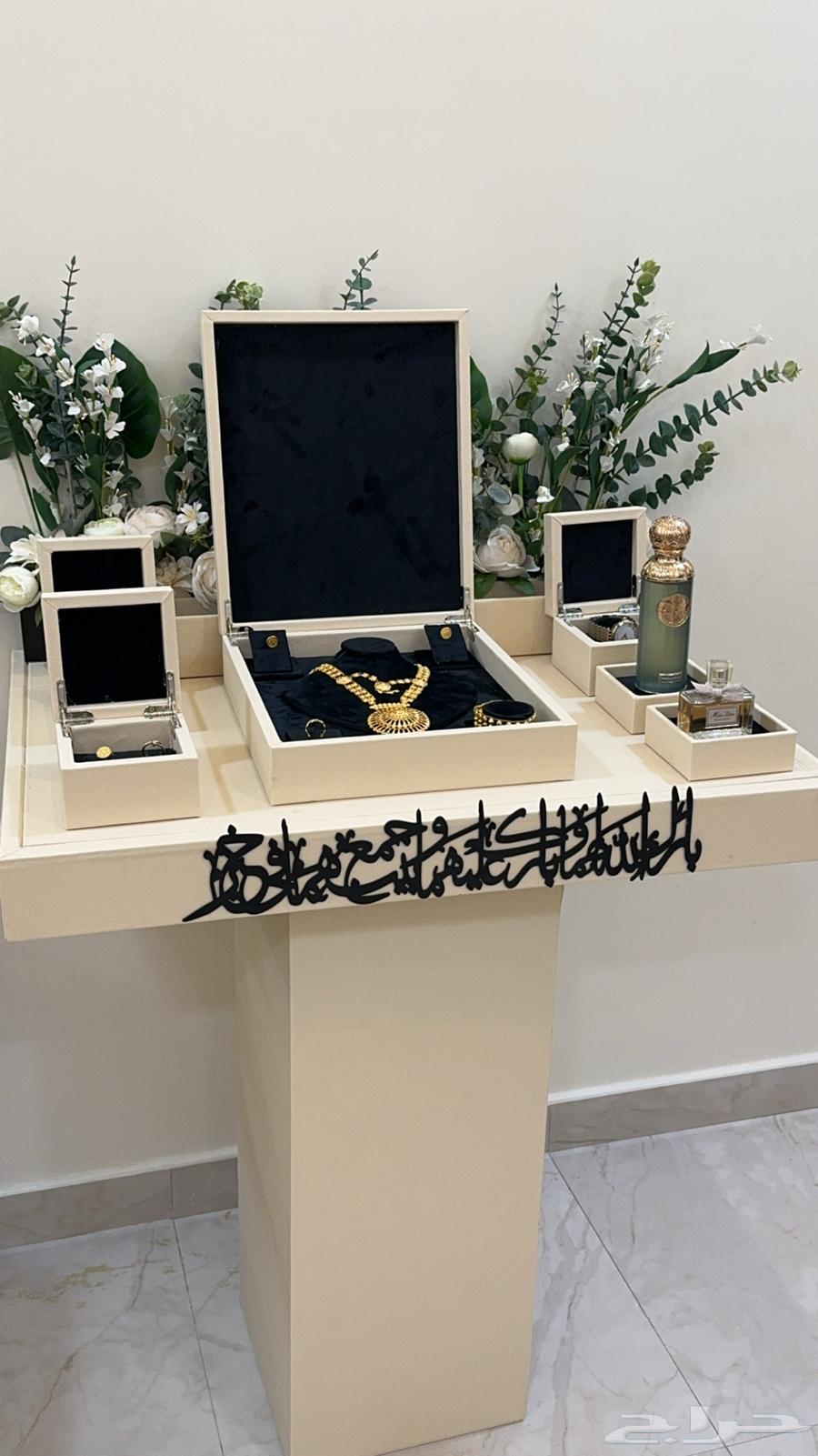 تم توفير طاولات شبكه وخطوبه جديده لم تستخدم للبيع64593083196673112