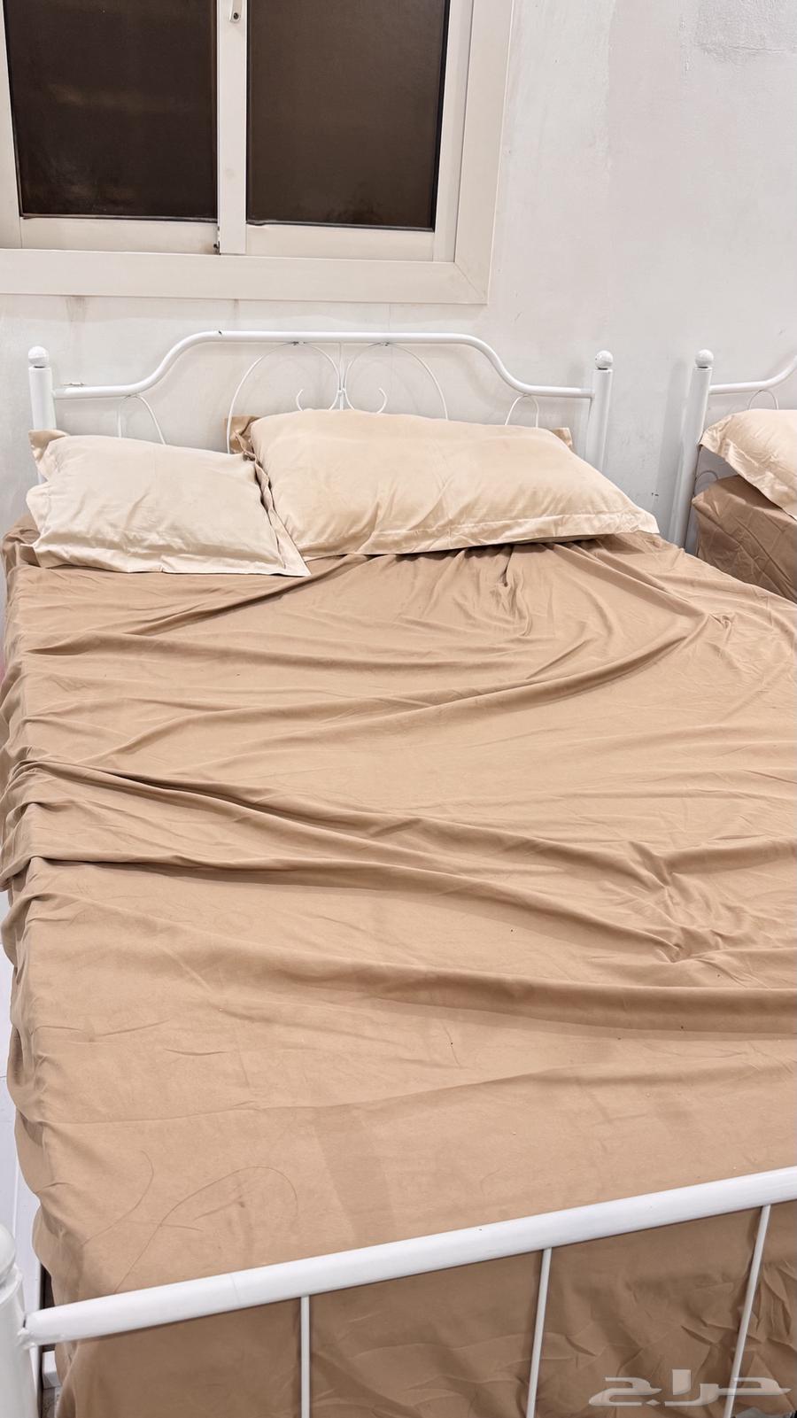 Two excellent double beds with no defects, including mattresses64588273378945112