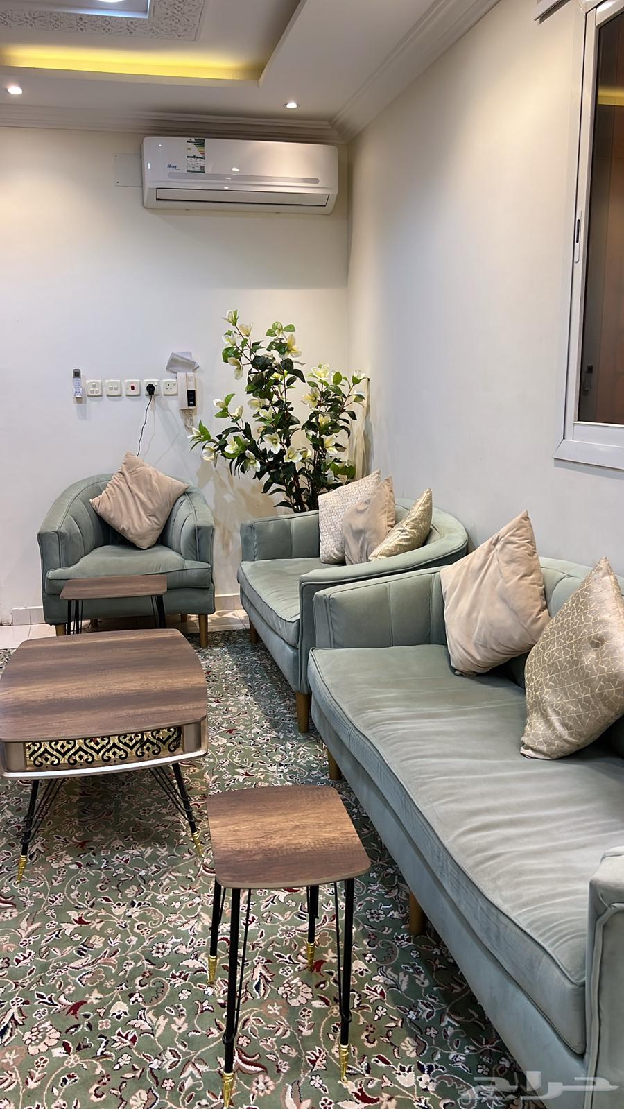 طقم كنب مع ثلاث طاولات64591129504258110