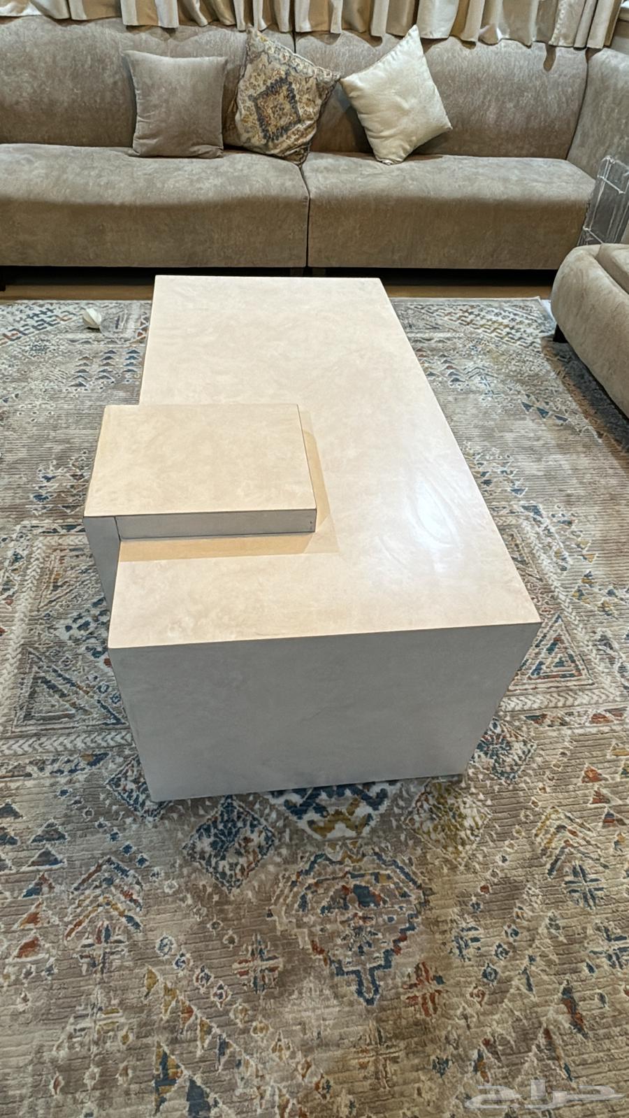 New table with partition for sale and courtyard seating64595919200003110