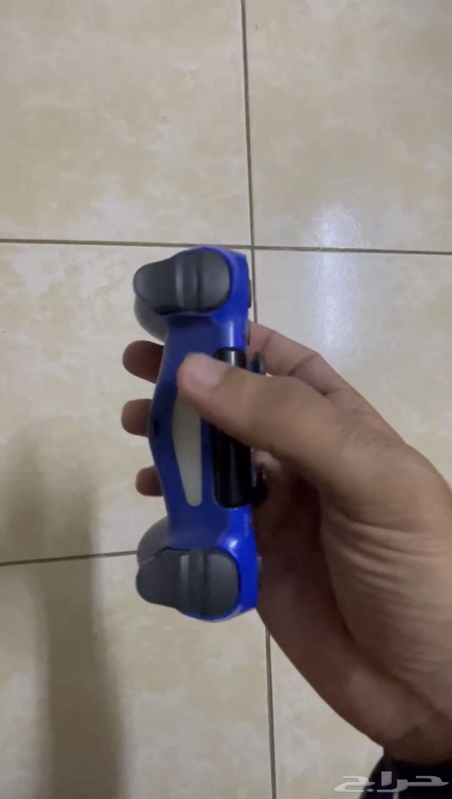 يدين بلاستيشن 4 للبيع64588557298177110