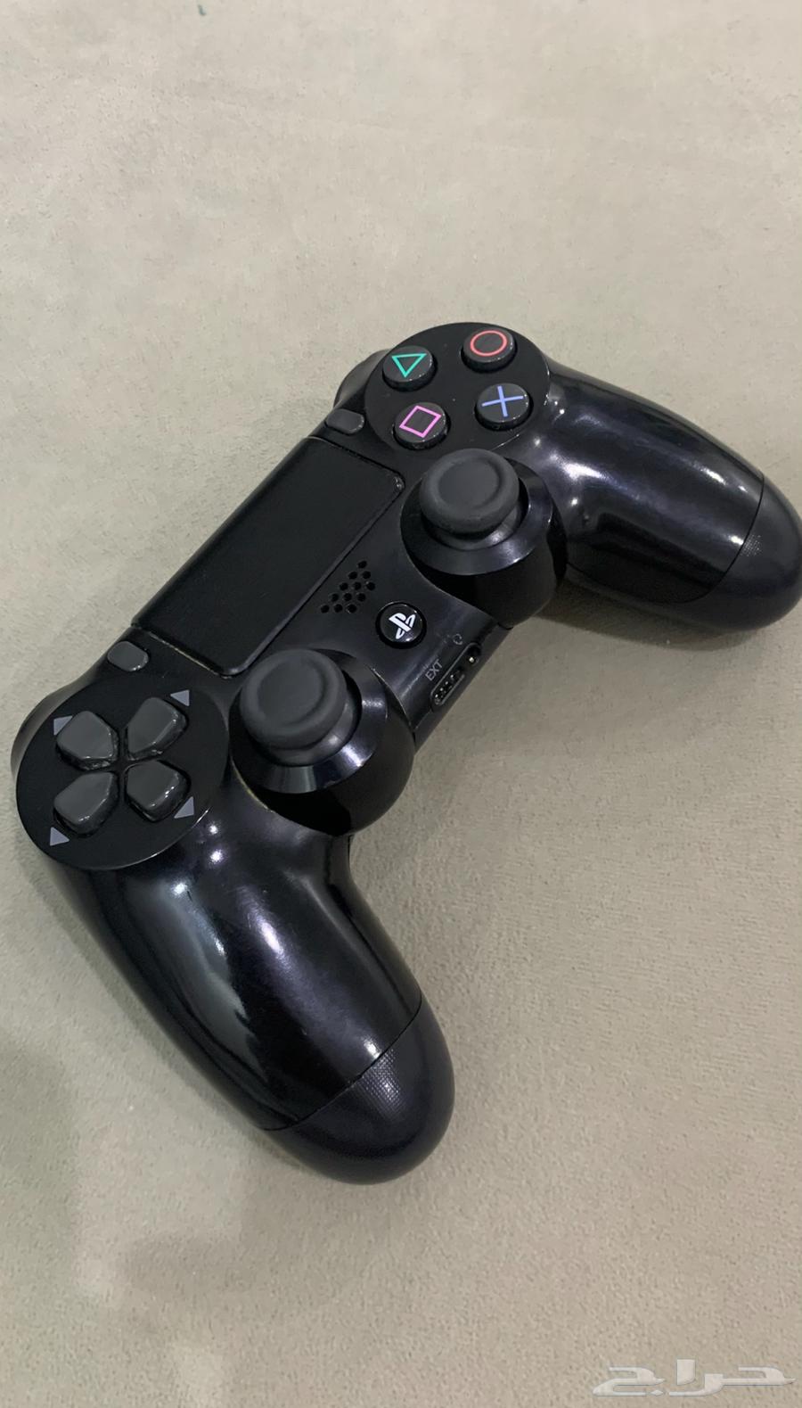 Sony 4 with controller for sale64594651817857111