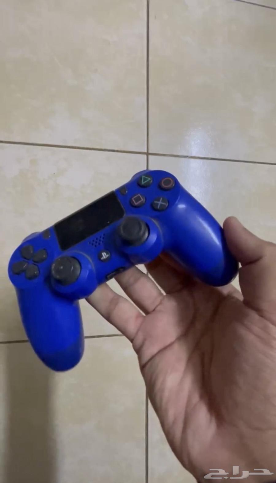 يدين بلاستيشن 4 للبيع64588557298177111