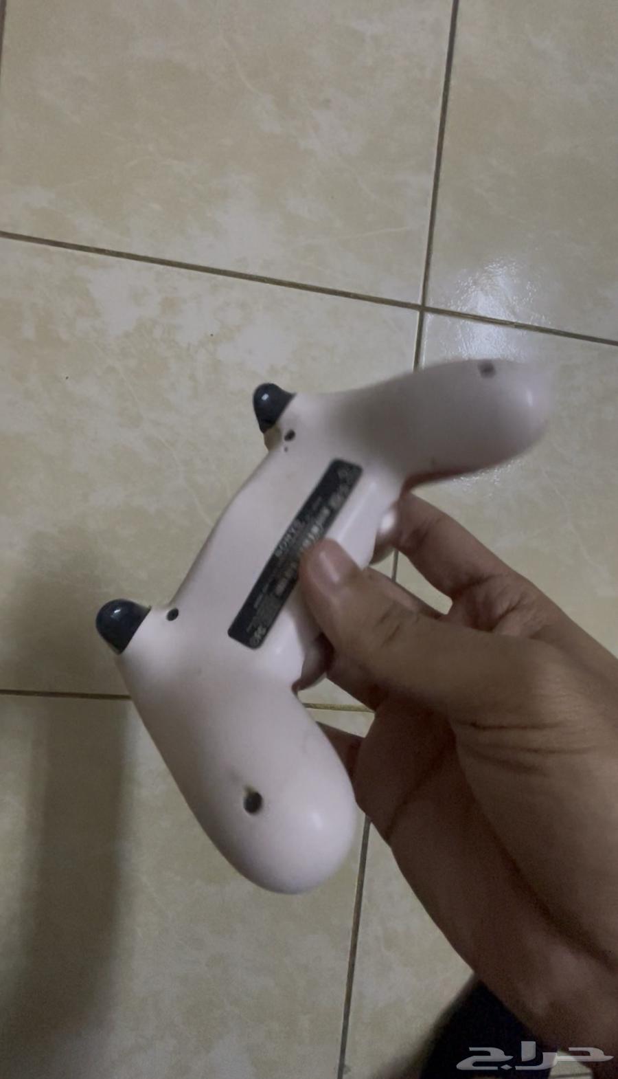 يدين بلاستيشن 4 للبيع64588557298177112