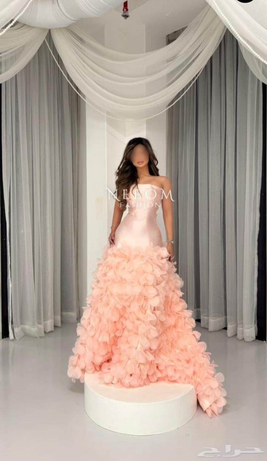 I have the same dress, brand new, never worn once and I want to sell it because64590250892163110