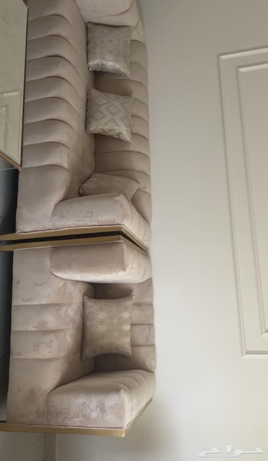 11-person sofa and very clean curtain with light use64591490288386111