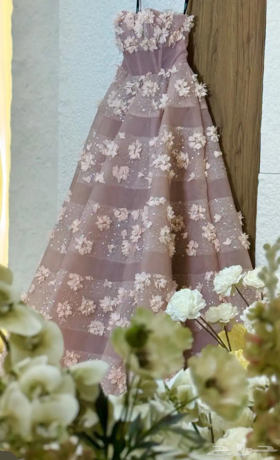 فستان من المصممة ANNO للإيجار64589216286338111