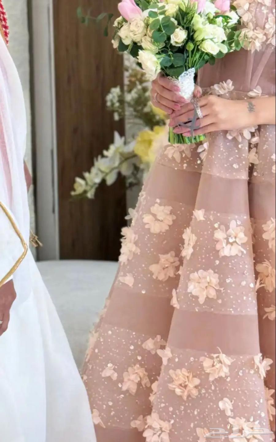 فستان من المصممة ANNO للإيجار64589216286338113