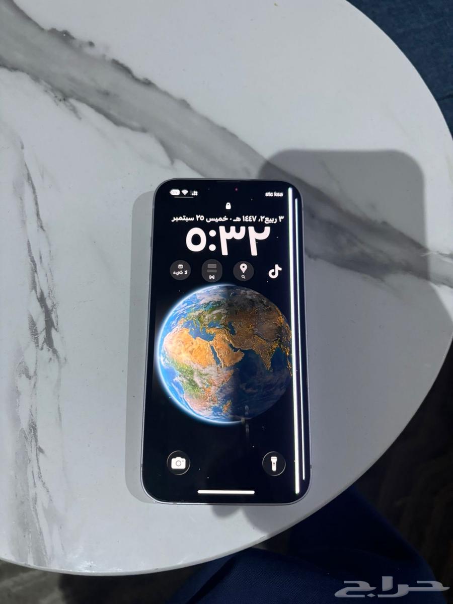 iPhone 1464593460346114112