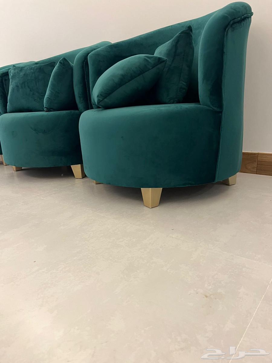 Hello, there is a clean new single sofa for three people64589017894914113