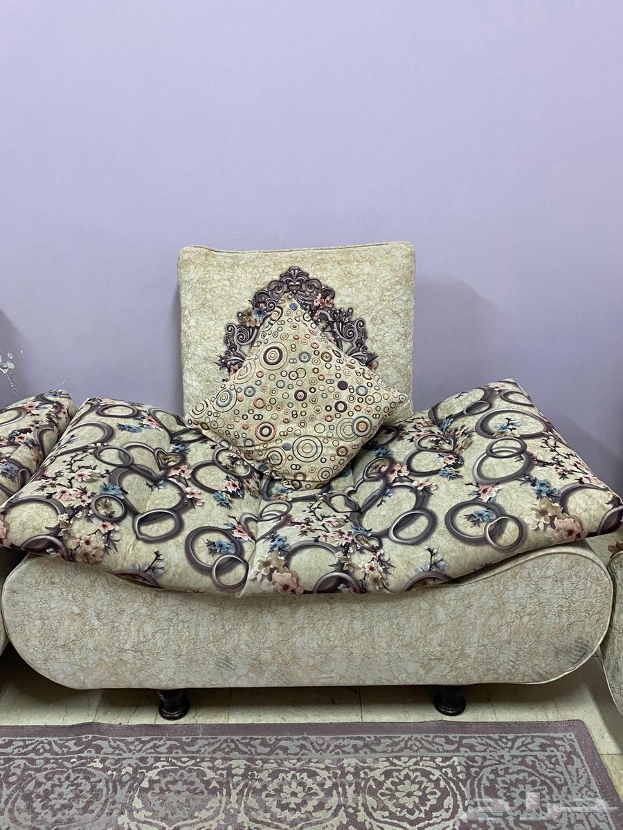 للبيع طقم كنب بحالة جيدة64591020324354110