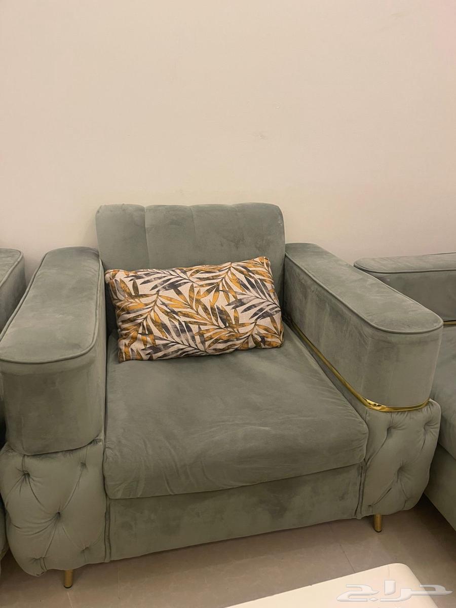 Sofa used for less than a year64593059144706112