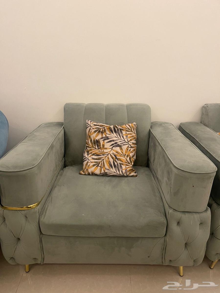 Sofa used for less than a year64593059144706110
