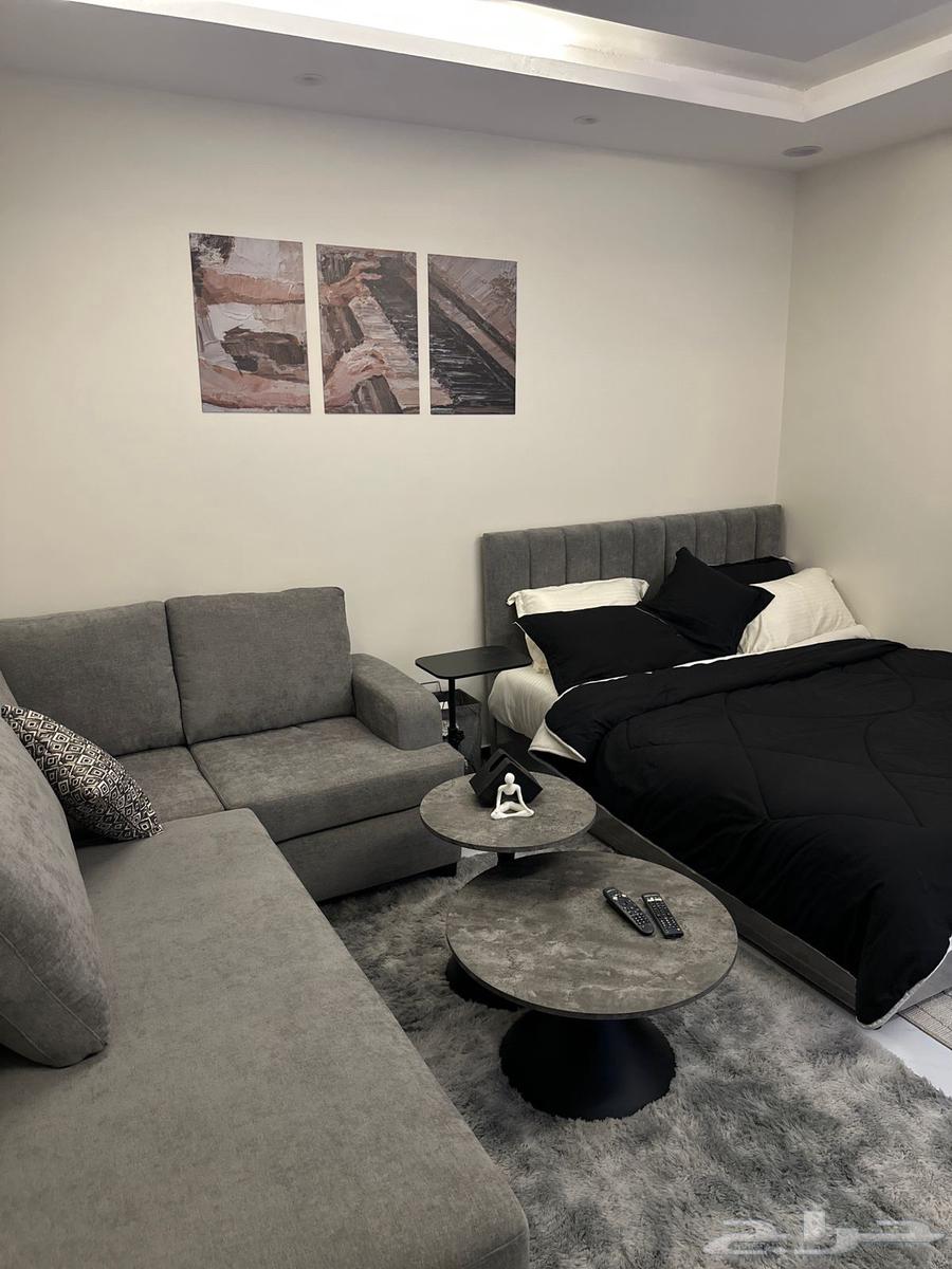 Bed, tables, and sofa for sale64590618707457110