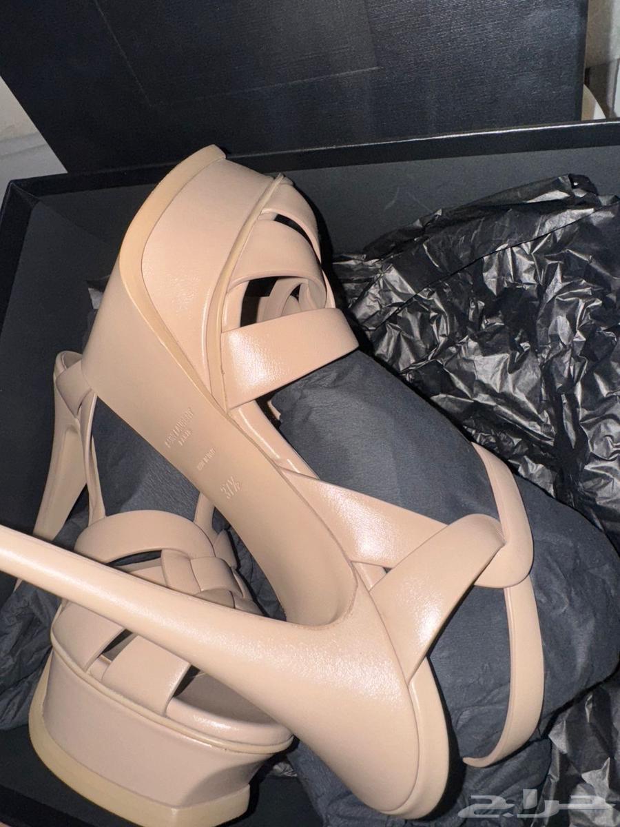 كعب سان لوران بيج64590983770498112