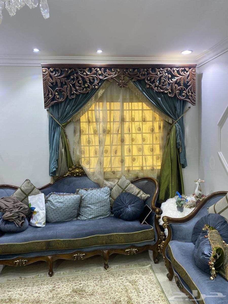 Sofa with a single star64592226043139113