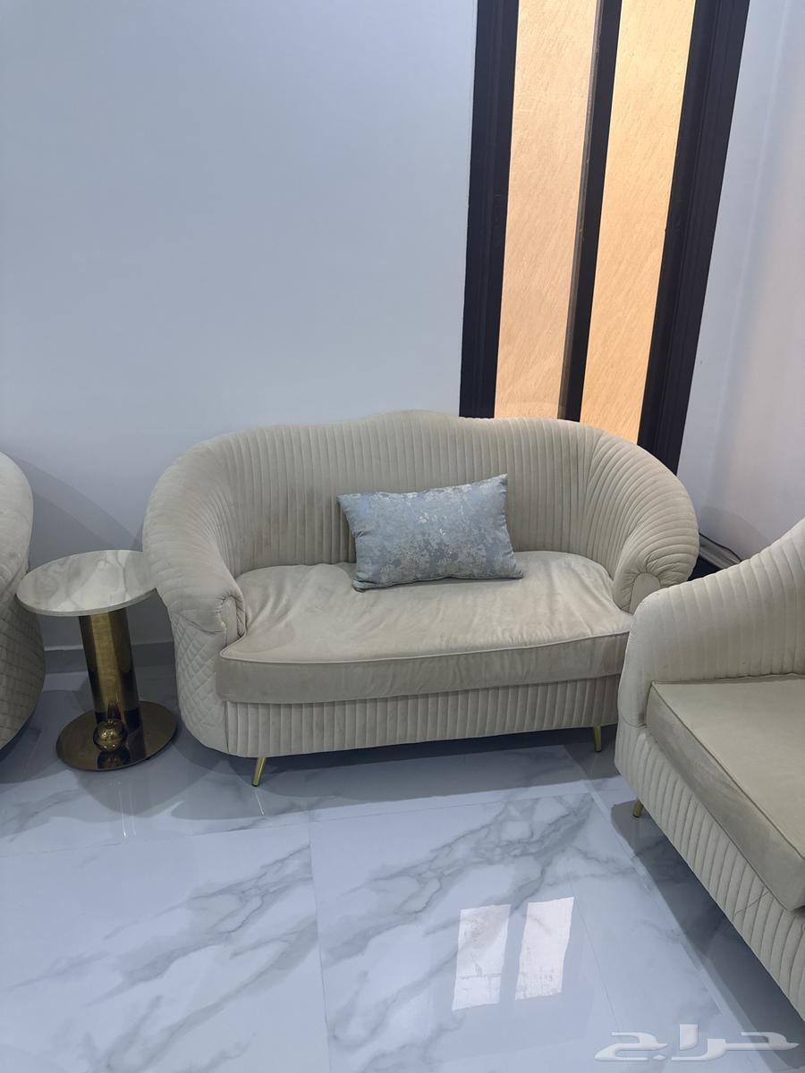 اثاث للبيع مستخدم نضيف مع طاولة رخام واربعة خدمة64592817583234111