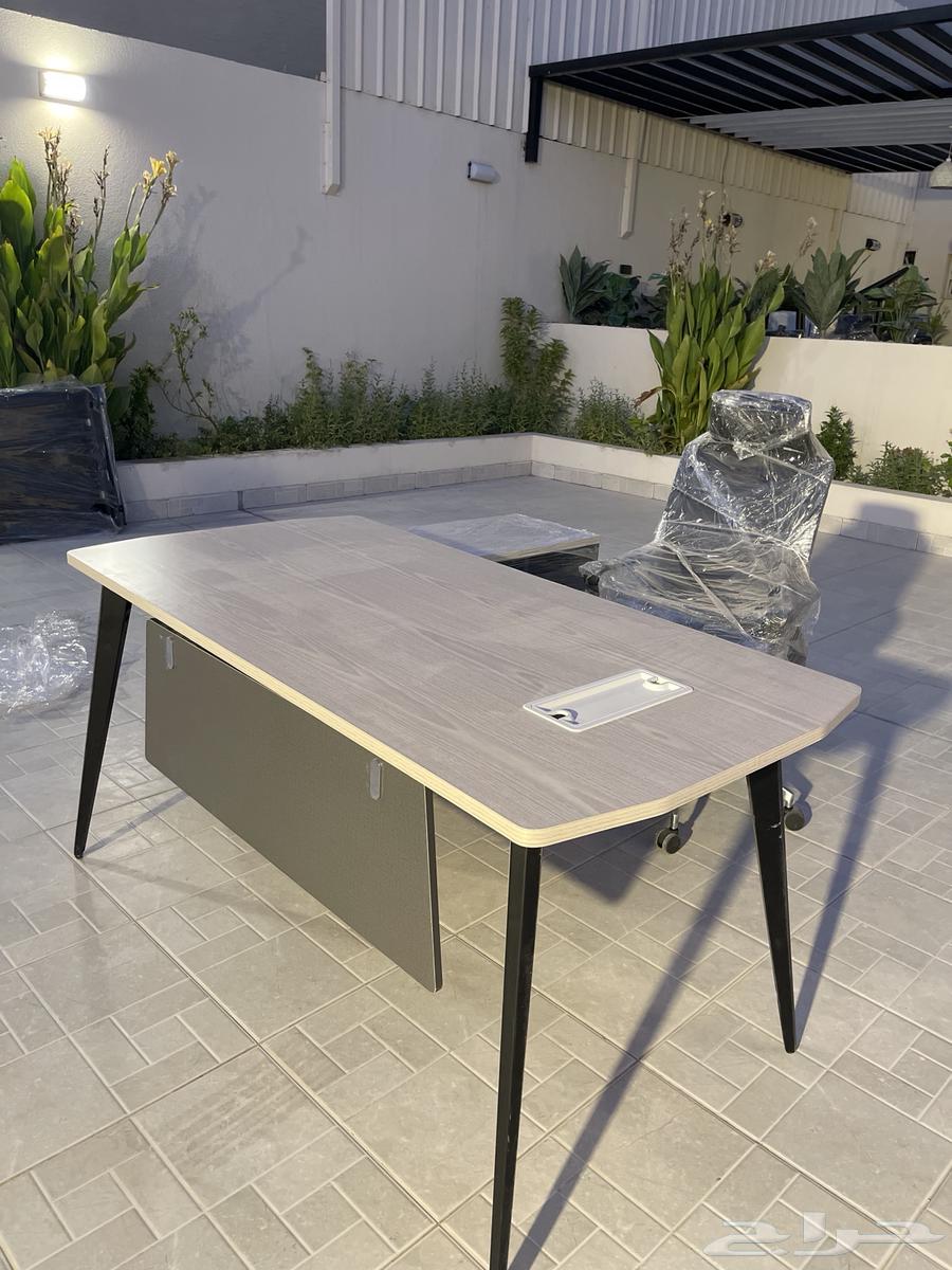 مكاتب شبه جديدة وكراسي64591454665986111