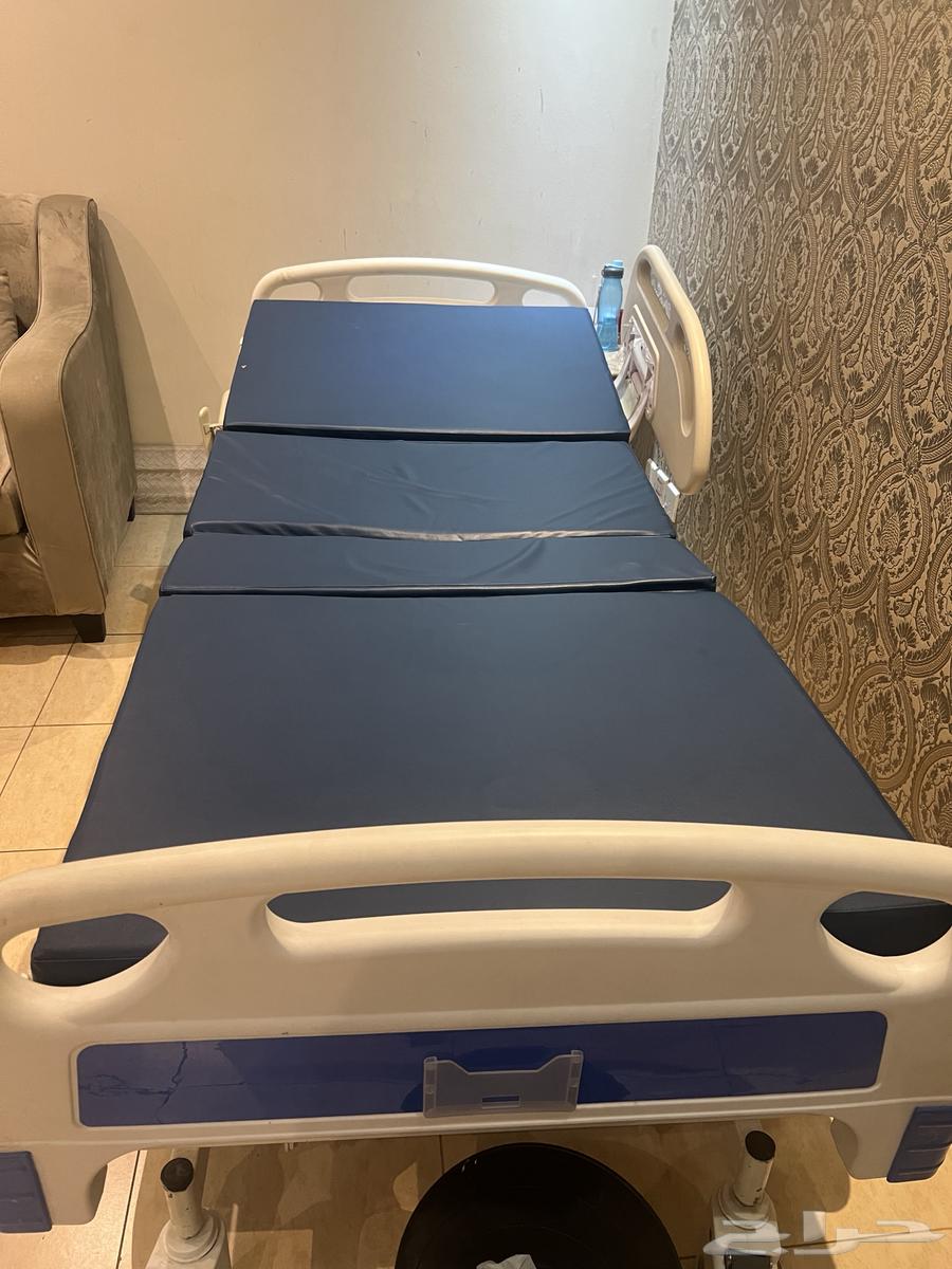 سرير طبي كهربائي (شبة جديد )64590630790146110