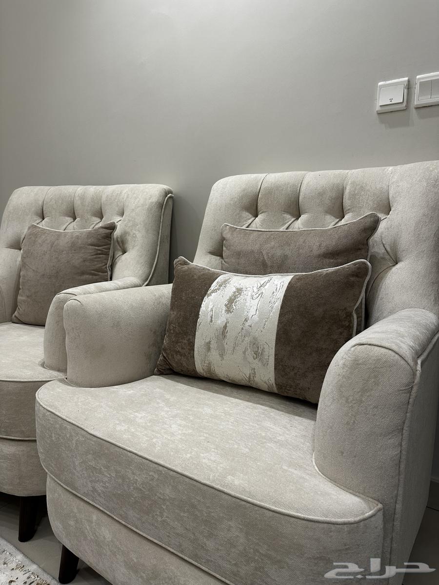 للبيع كنب مجلس متكامل مع الطاولات64589079801475112