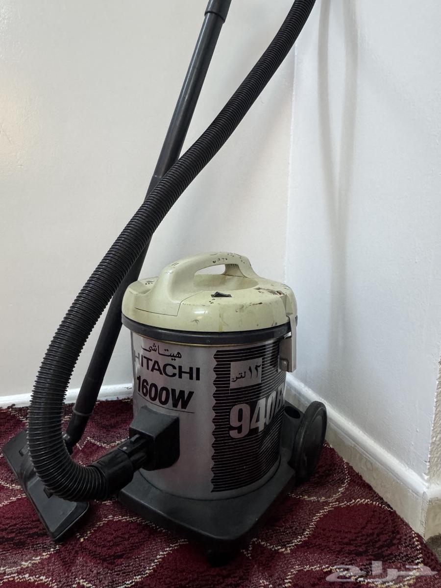 مكنسة الكهربائية هيتاشي شغال نظيف بس في شوي بقعة ف غطة64593023281923111