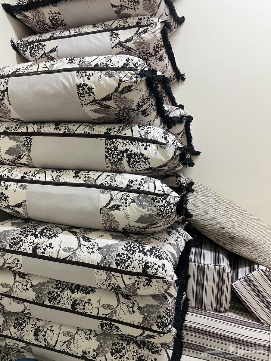 للبيع مساند مع فرشه64593925308290111