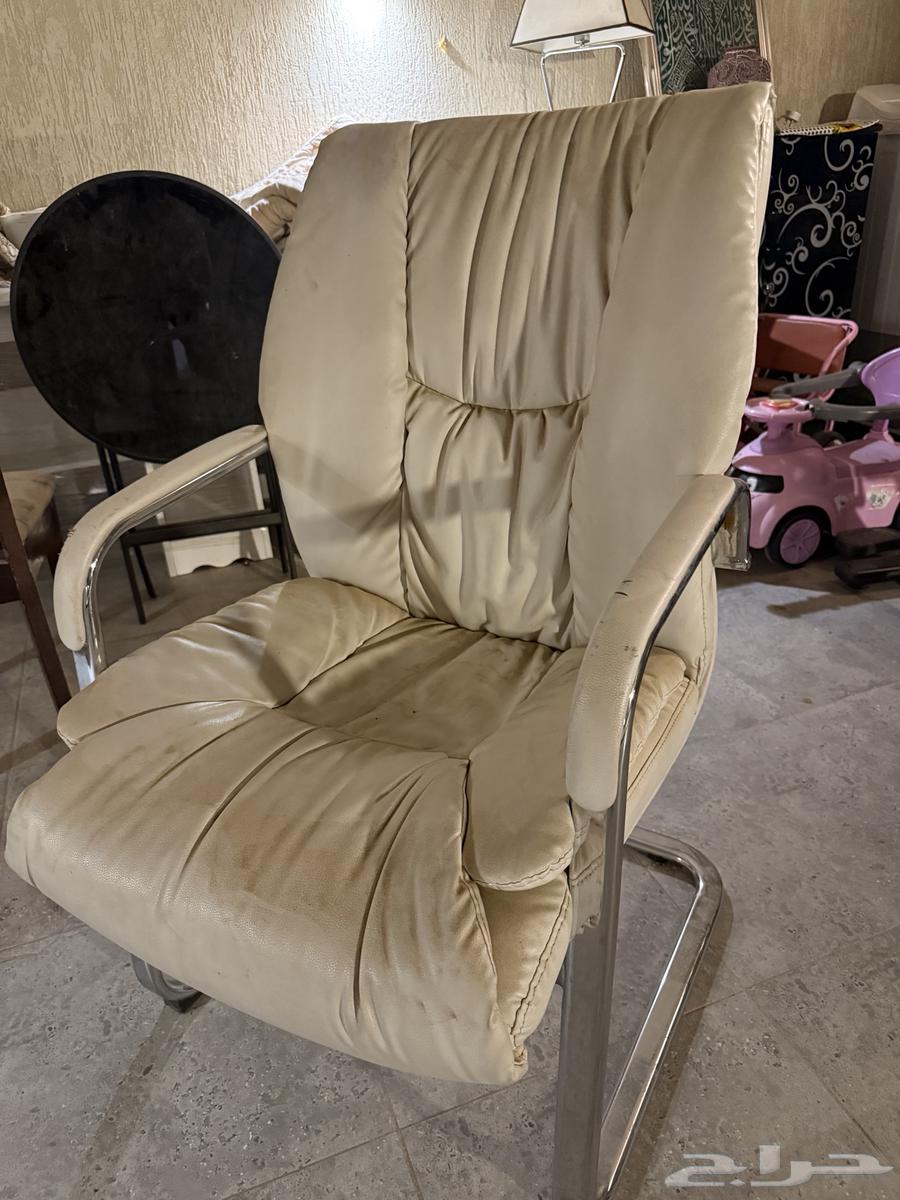 للبيع أثاث نظيف64589940571137114