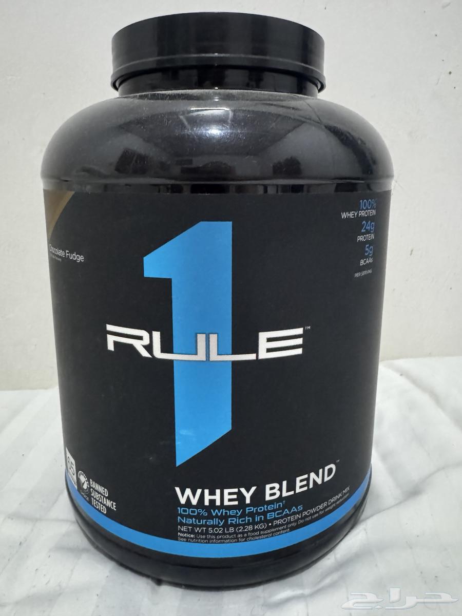 Protein with two creatines, one unflavored and one berry-flavored64588347476866110