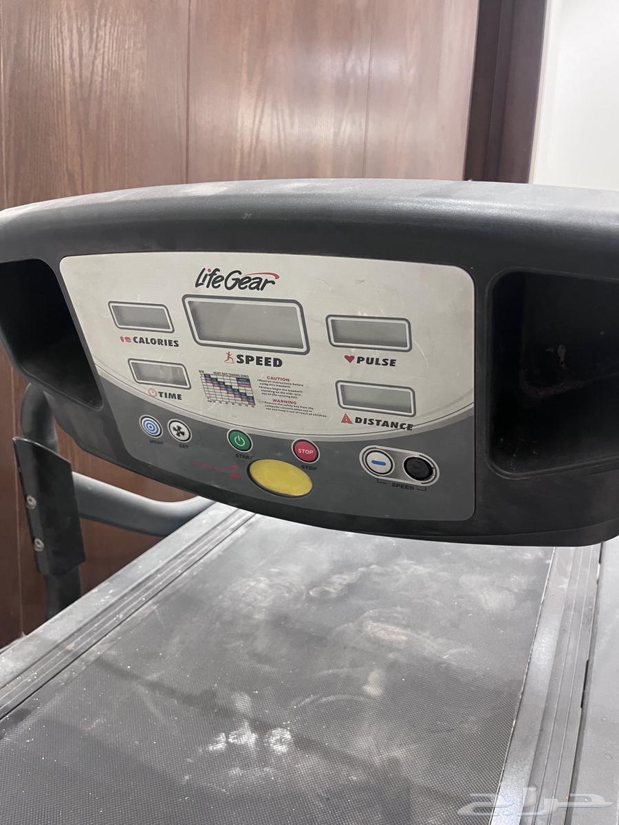 Treadmill and shelf cabinet64594947873153111