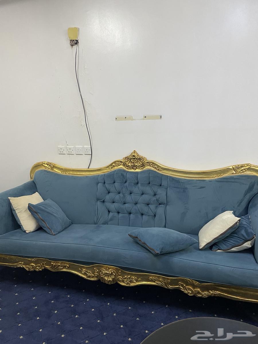 Sofa and table64589154052482111