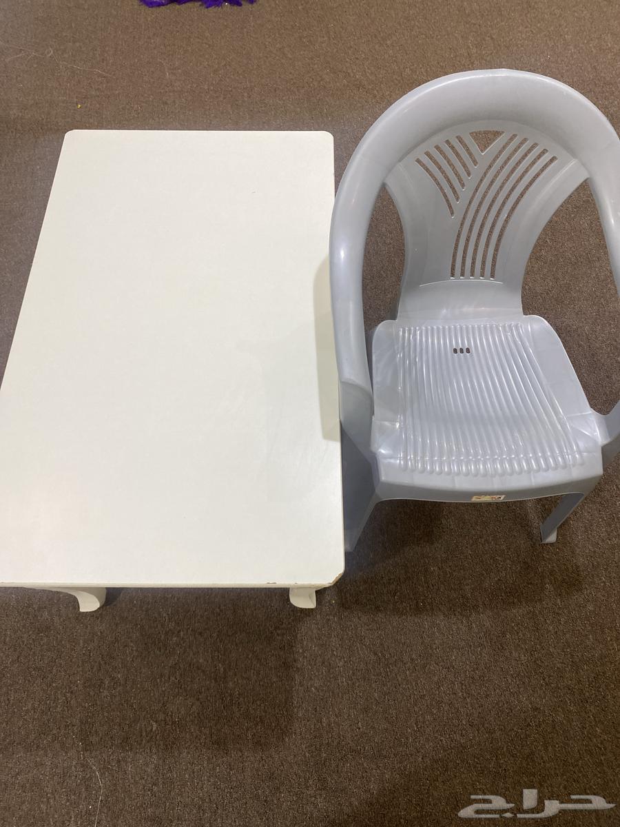 طاولة مع كرسي للبيع64593925292291110
