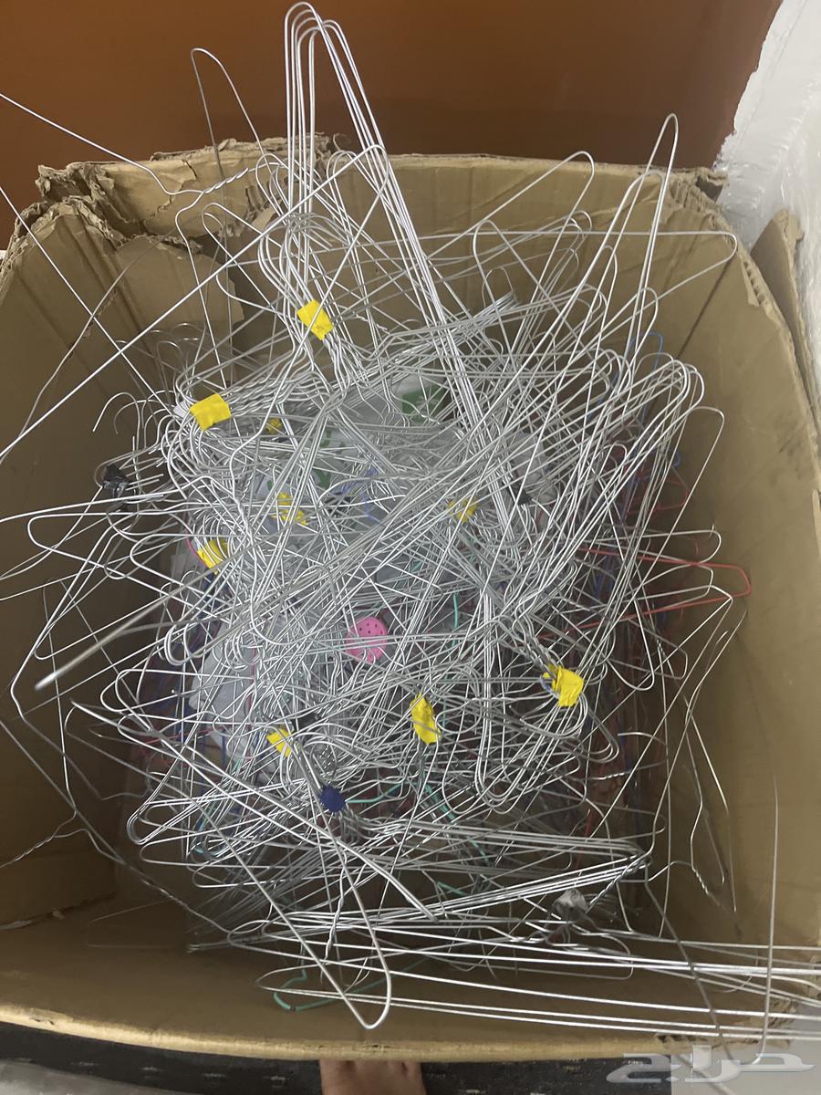 علاقة حق ملابس فوق المية حبة64594960388227110