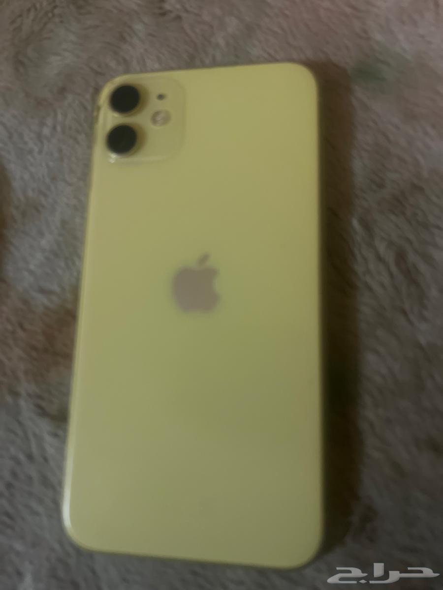 iPhone 11 yellow with broken screen64593607695235112
