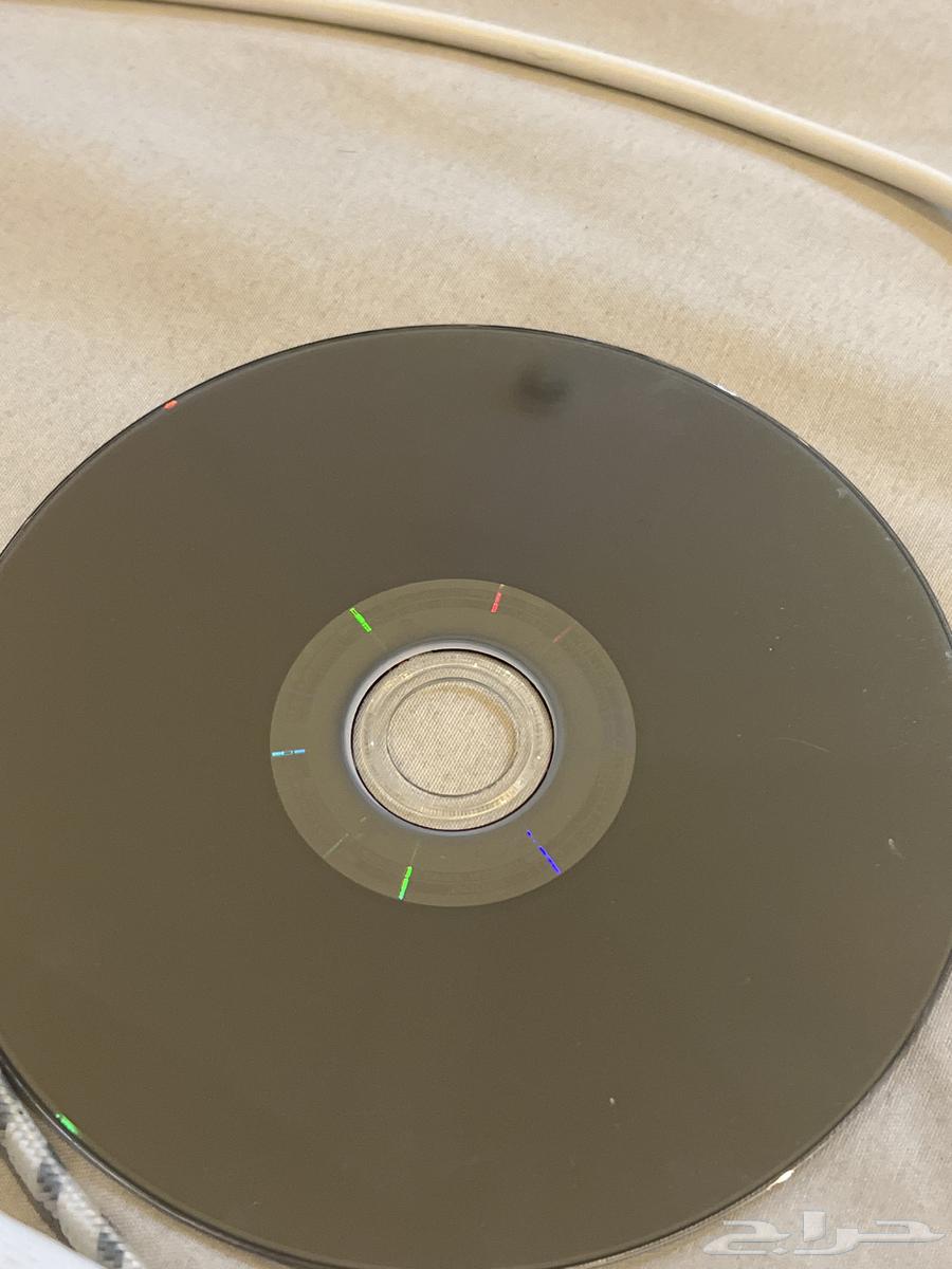 سوني فور4 سلم للبيع له معي ثلاث سنوات كرتونه معه علئ السوم64596464996225112