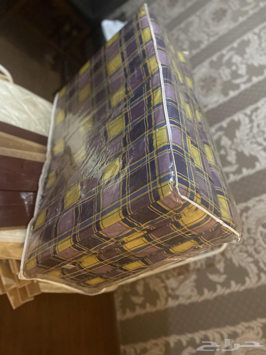 سرير ايكيا عدد 2 و مرتبه عدد 2 و تيبل لامب وطاوله تلفاز64595648083203112