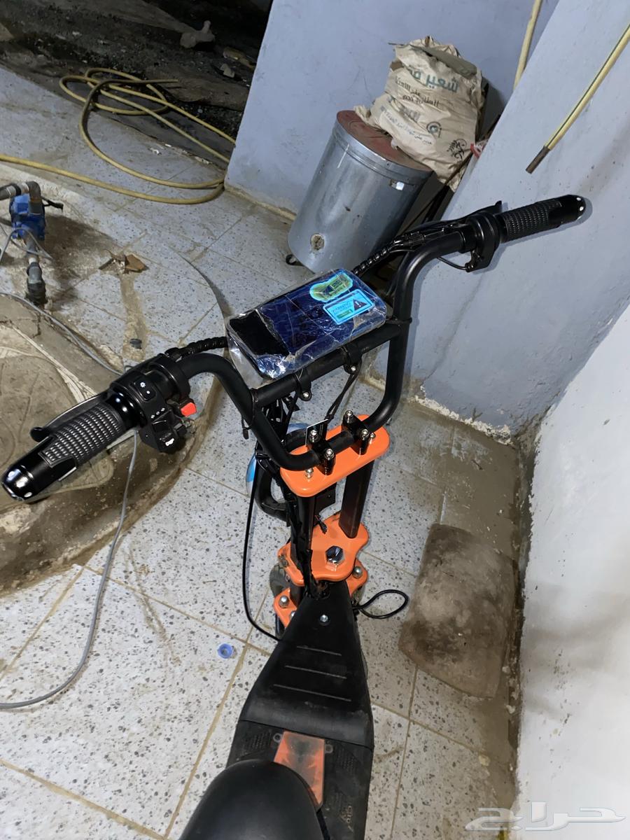 His brother's new scooter, almost a week old, dual dynamo64589450876673110