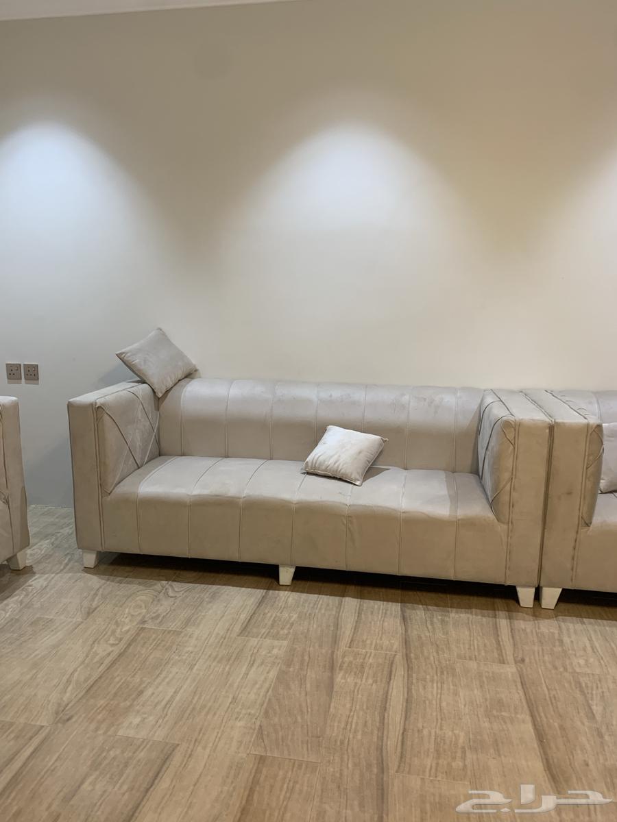 كنب و طاولات للبيع المستعجل64588544766083110