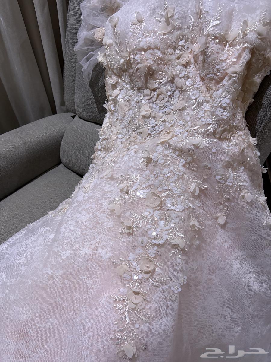 A queen's dress worn for only 5 hours64588494848897110