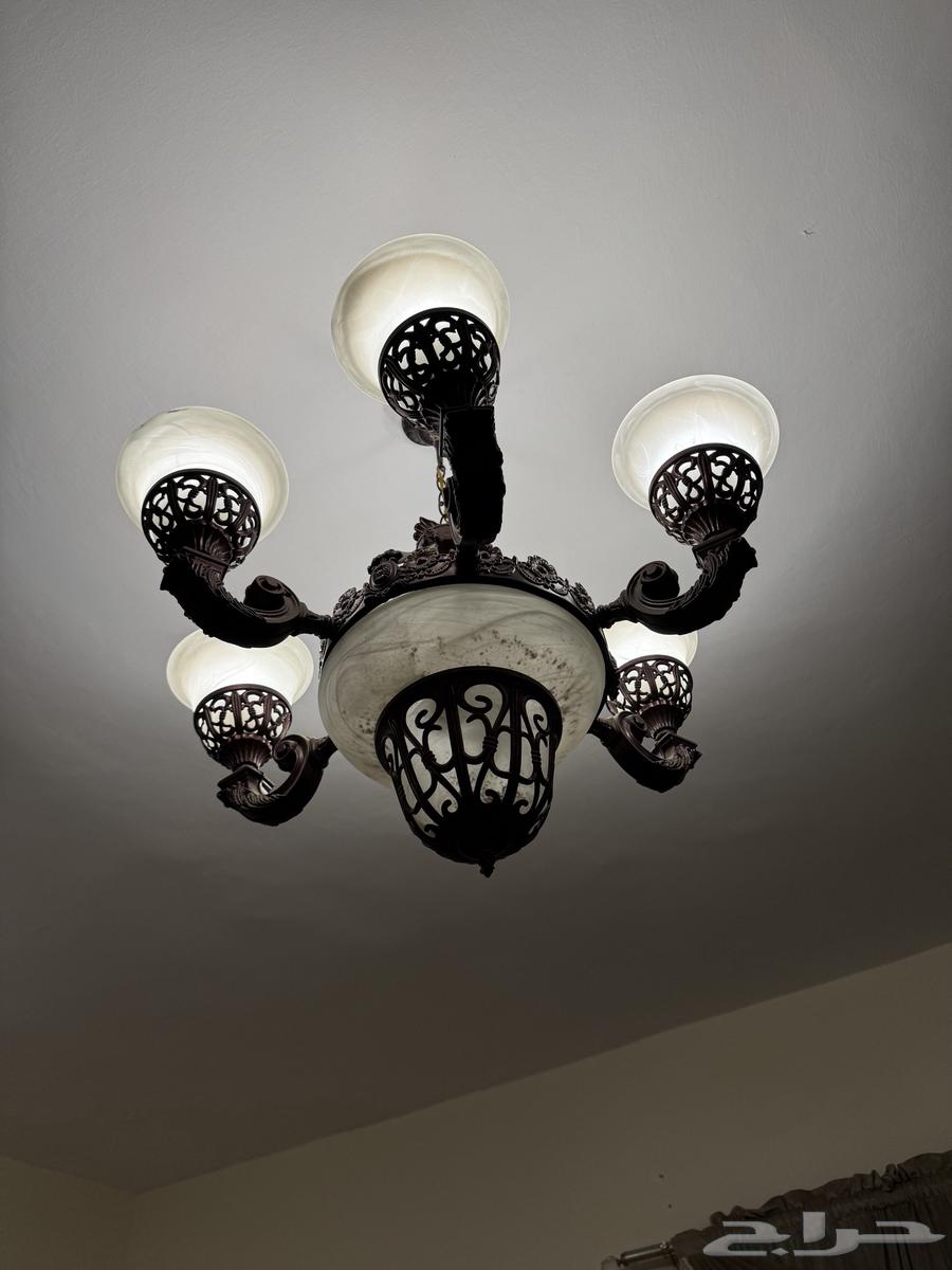 نجف نظيف مع لوحهة ليست بها خدوش او كسور64595980960259111