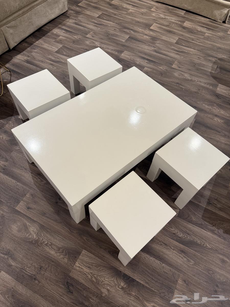 Floor tables for sale, clean use64593777889154110