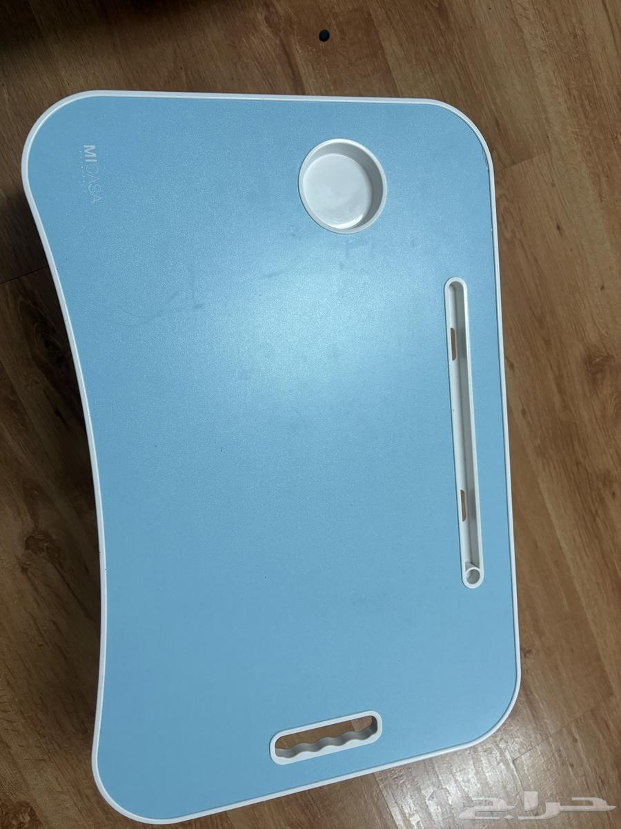 لبيع طاوله صغيره للتنقل ومناسبه لأي شخص وحجمها مناسب جدا64594997676930110