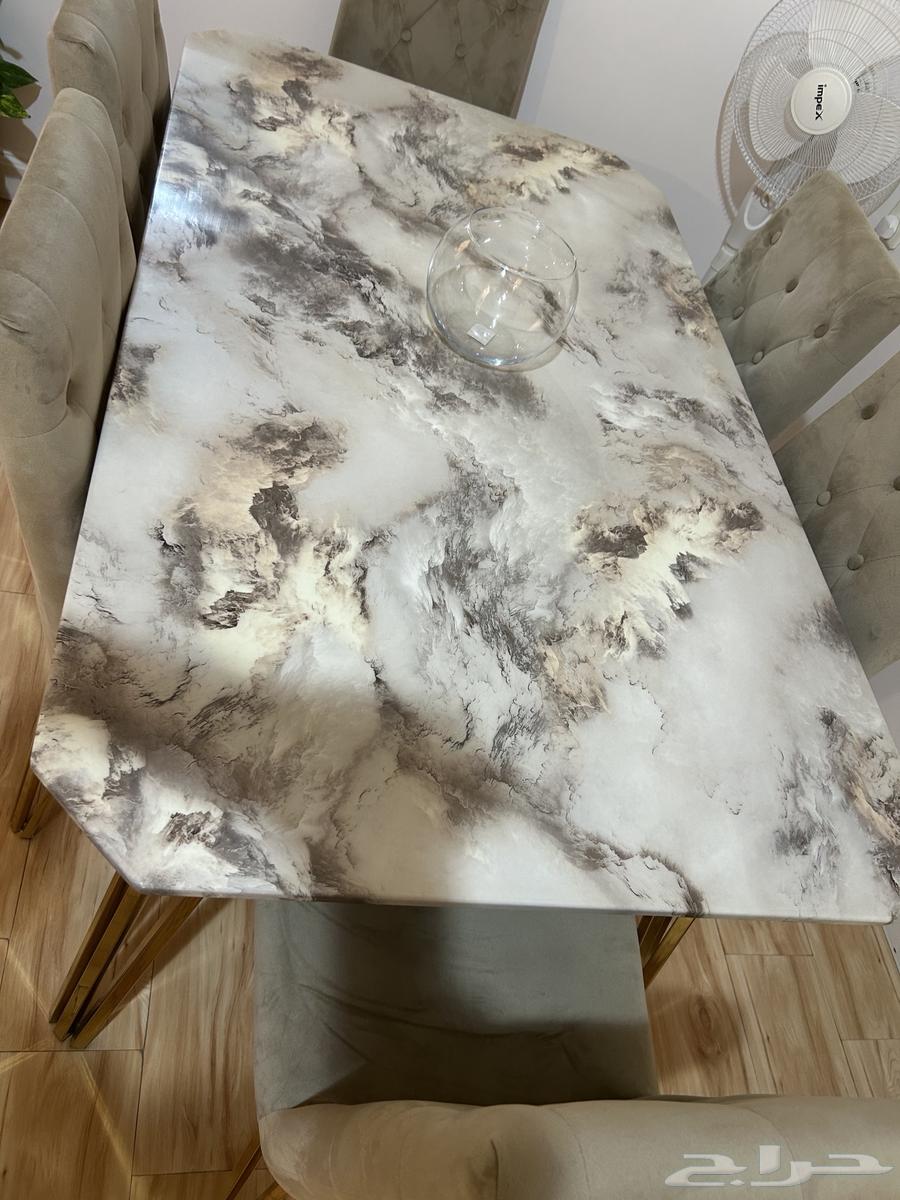 Dining tables64593423584898110