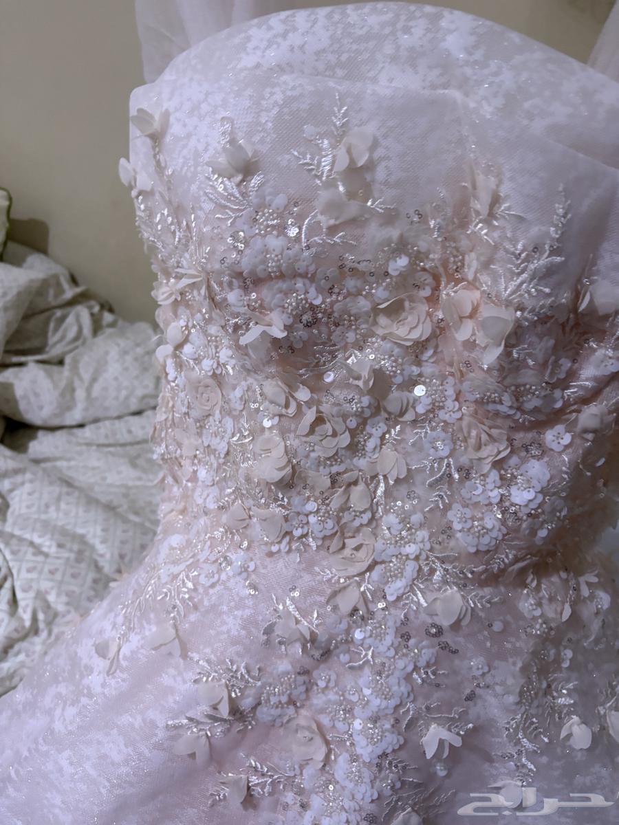 A queen's dress worn for only 5 hours64588494848897112