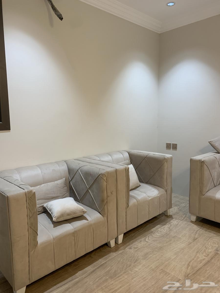 كنب و طاولات للبيع المستعجل64588544766083113